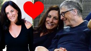 Bill Gates: 67 வயதில் காதல்.. பவுலா ஹர்ட் உடன் ரோமேன்டிக் போட்டோ.. யார் இவர்..?