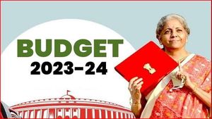பட்ஜெட் 2023: 4 மாற்றங்கள், வருமான வரியில் இதை தாண்டி எதுவும் கிடைக்காது! எதிர்பார்ப்பு வேண்டாம்..!