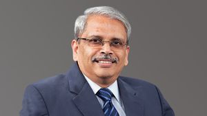 பணி நீக்கம் தவிர்க்க முடியாத ஒன்று.. இன்போசிஸ் இணை நிறுவனர் கோபாலகிருஷ்ணன்  பலே கருத்து! 