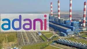 Adani: அதானி போர்ட்ஸ், அதானி டிரான்ஸ்மிஷன் பங்குகள் உங்கள் வசம் இருக்கா..கொஞ்சம் கவனிங்க! 