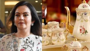நீதா ஆம்பானி ஆடம்பரத்திற்கு அளவில்லை.. ஒரு டீ கப் விலை என்ன தெரியுமா.. அடப்பாவிகளா..! 