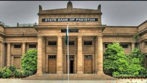 பாகிஸ்தானின் அதிரடி முடிவு..  கலக்கத்தில் மக்கள்.. மீண்டும் 21% ஆக வட்டி அதிகரிப்பு! 