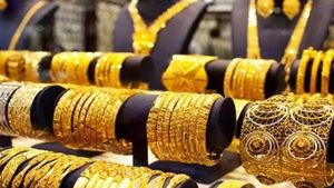 Gold Rate Today: சாமானிய மக்கள் அதிர்ச்சி.. ஒரு வருட உச்சத்தில் தங்கம் விலை..! 