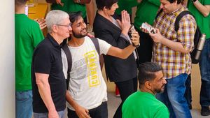 Apple Store: டெல்லியில் அசத்தும் ஆப்பிள் 2வது ஸ்டோர்.. மக்கள் ஏகோபித்த வரவேற்பு.. செம வீடியோ..!! 