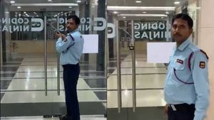 ஊழியர்களை அலுவலகத்தில் வைத்து பூட்டும் கொடுமை - வீடியோ.. கொந்தளிக்கும் டெக் ஊழியர்கள்..! 