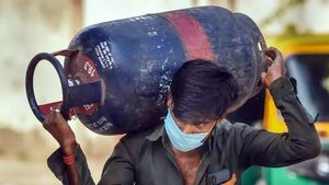 LPG: வர்த்தக சிலிண்டர் விலை உயர்வு.. சென்னையில் என்ன விலை..? 