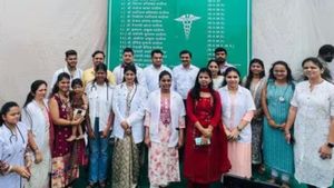 அதிசய டாக்டர் கிராமம்.. கிட்டத்தட்ட வீட்டுக்கு ஒரு டாக்டர்.. எங்கு தெரியுமா..? 