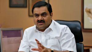 சத்திமில்லாமல் கௌதம் அதானி செய்த வேலை.. பங்கு முதலீட்டாளர்களே உஷார்..!! 