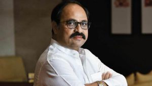 Fogg, Dermicool, Moov.. எல்லாமே இவருடையது தான்.. சைலெண்ட் சூப்பர் ஸ்டார்..!! 
