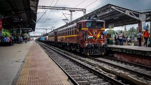 IRCTC: ரயில் டிக்கெட்டை கேன்சல் செய்த பின்பு இப்படியும் ரீபண்ட் பெறலாம்..! 