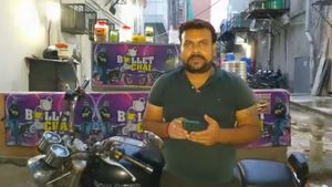  ரோட்டில் டீ விற்று மாதம் ரூ.1,00,000 சம்பாதிக்கும் புல்லட் சாய்வாலா..!!
