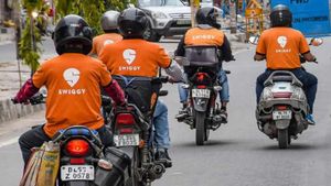 வீட்டின் முன் குவிந்த ஸ்விக்கி டெலிவரி ஊழியர்கள்! திகைத்துப்போன கார்ப்பரேட் ஊழியர்.. என்ன நடந்தது?!