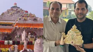 அயோத்தி ராமர் கோயிலுக்குள் குட்டி பேங்க்-ஏ இருக்கு.. அள்ளி அள்ளிக்கொடுத்த தொழிலதிபர்கள்..!! 