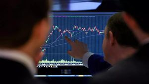 மத்திய பட்ஜெட் எதிரொலியால் 10 -20% வரை லாபம் தரும் 4 பங்குகள்..! மிஸ் பண்ணிடாதீங்க..! 