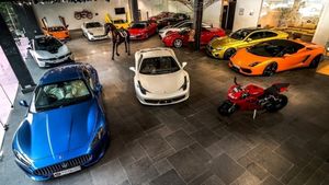 கடன் வாங்கி காஸ்ட்லி கார் வாங்க போறீங்களா? இத முதல்ல படிங்க!