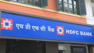 100% பங்குகளை விற்கும் HDFC வங்கி.. திடீரென சொந்த நிறுவனம் விற்பனை.. முதலீட்டாளர்கள் அதிர்ச்சி..! 
