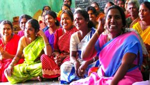 இந்தியாவிலேயே தமிழ்நாட்டு பெண்கள் தான் கெத்து!! கல்வி, வேலைவாய்ப்பில் என்றுமே நம்பர் ஒன்..! 