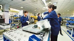 இந்தியாவின் வேலைவாய்ப்பு வளர்ச்சியில் ஆதிக்கம் செலுத்தும் புளூ காலர் வேலைகள்..!! 