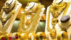 தங்கம் விலை உயர்வை சமாளிக்க, நகை கடைகள் புதிய ஐடியா.. உஷாரா இருங்க மக்களே..! 