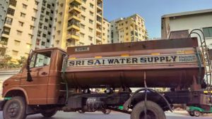 பெங்களூரில் வீடு கட்டுவோருக்கு நடப்பதை பாருங்க..  தண்ணீர் பிரச்சனையின் உச்சம்..!! 