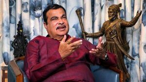 பெட்ரோல், டீசல் வாகனங்களுக்கு மூடுவிழா, ஹைப்ரிட் கார்களின் ராஜ்ஜியம்.. அமைச்சர் நிதின் கட்கரி சபதம்..! 