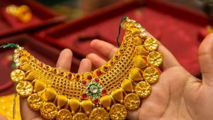 ரூ. 75,000-த்தை நெருங்கும் 10 கிராம் தங்கம் விலை.. ரெக்கார்ட் விலையை நோக்கிப் போகுதோ!