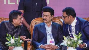 தமிழ்நாடு: 5 மாதத்தில் 7 லட்சம் கோடி முதலீடு.. பொறாமைப்படும் குஜராத், கர்நாடகா, உத்தரப் பிரதேசம்..!! 