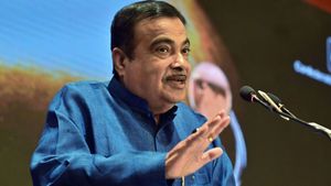 100% எத்தனாலில் இயங்கும் வாகனம் விரைவில் அறிமுகம்..  நிதின் கட்கரி வாக்குறுதி..!