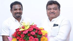கர்நாடகாவில் 1400 கோடி முதலீடு செய்யும் முத்தையா முரளிதரன்.. முழு பிஸ்னஸ்மேன் ஆக மாறிய கிரிக்கெட்டர்..!! 