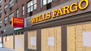 ஆபீஸ்ல இப்படியெல்லாமா ஏமாத்துவாங்க.. தொக்கா தூக்கிய Wells Fargo..!