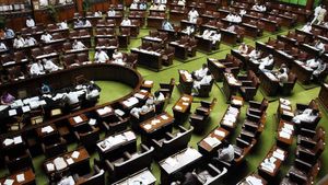 நாடாளுமன்ற MP-க்களின் சம்பளம் பற்றி தெரியுமா? அடடா இது தெரியாம போச்சே!