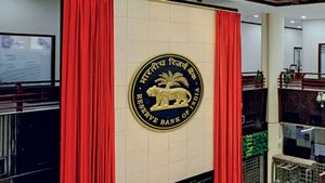 சுத்தி சுத்தி அடிக்கும் RBI.. திணறும் வங்கிகள்.. என்ன நடக்குது..? 