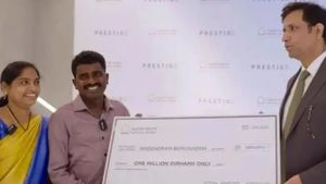 UAE: ஆந்திர எலக்ட்ரீசியனுக்கு அடித்த ஜாக்பாட்.. 2 கோடி ரூபாய் பரிசு மழை.. லாட்டரி இல்லை..!