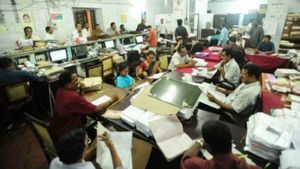 ஒழுங்கா வேலை செய்யலனா சீக்கிரமே ரிட்டயர்மென்ட்.. அரசு ஊழியர்களுக்கு செக்!! 