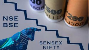 சூப்பர்ஹிட் வெள்ளிக்கிழமை.. பட்ஜெட் தாக்கல் செய்யப்படும் நேரத்தில் சென்செக்ஸ், நிஃப்டி புதிய உச்சம்!