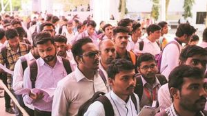 சேவை துறை தான் கிங், உற்பத்தி துறை கைகொடுக்கவில்லை..  பொருளாதார ஆய்வறிக்கை  சொல்வது என்ன..? 