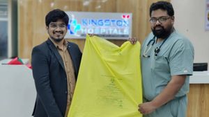 பிளாஸ்டிக் பையில் புரட்சி.. ஆண்டுக்கு ரூ.1.3 கோடி சம்பாதிக்கும் ஹைதராபாத் இளைஞன்..! 