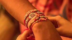 ரக்‌ஷா பந்தனுக்கு உங்க சகோதரிக்கு பெஸ்ட் கிஃப்ட்.. இந்த வருஷம் இதை டிரை பண்ணுங்க..! 