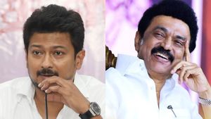 துணை முதல்வராக இன்று பதவி ஏற்கும் உதயநிதி.. முதலமைச்சர் ஸ்டாலினை சந்தித்து வாழ்த்து பெற்றார்..!!