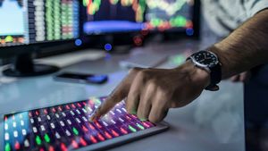 Stocks to Watch Today: அதானி கிரீன் டூ அசோகா பில்ட்கான்.. முதலீட்டாளர்களே மிஸ் பண்ணிடாதீங்க..! 