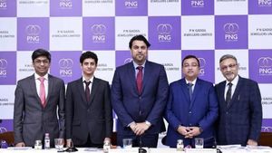 நாளை வெளியாகும் முக்கிய ஜூவல்லரி ஐபிஓ... முதலீட்டிற்கு முன் நீங்கள் தெரிந்துகொள்ள வேண்டியவை என்ன? 