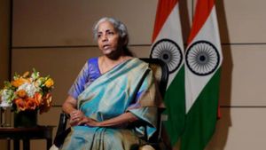பெரும் படையுடன் அமெரிக்கா சென்ற நிர்மலா சீதாராமன்..!! 