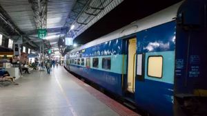  இரவில் ட்ரெயின் டிராவல் செய்பவரா நீங்கள்? தப்பித்தவறியும் இதை செஞ்சுடாதீங்க! சிக்குனா ஜெயில் தான்!