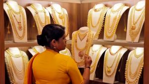 ஆட்டம் பாம் ஆக வெடித்த தங்கம் விலை.. தீபாவளி நாளில் ஒரு பவுன் தங்கம் என்ன விலை தெரியுமா..? 
