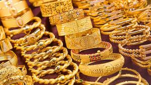  அதிரடி ஆட்டத்தை தொடங்கிய தங்கம் விலை.. 1 சவரன் ரூ.62,000-த்தை தாண்டியது.. 1 கிராம் விலை இதுதான்!