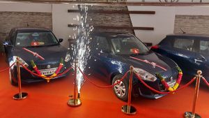 ஊழியர்களுக்கு 28 கார்கள், 29 பைக்குகளை பரிசாக வழங்கிய நிறுவனம்.. அந்த மனசு தான் சார் கடவுள்!