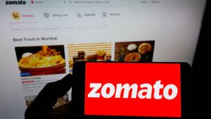 ராக்கெட் வேகத்தில் உயர்ந்த Zomato லாபம் 389% ஆக அதிகரிப்பு.. ரூ.8500 கோடி QIP மூலம் திரட்ட திட்டம்.!