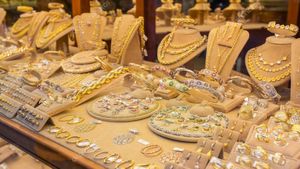 Gold Rate: இன்று ரூ.800 உயர்ந்து ஷாக் கொடுத்த தங்கம்.. அய்யய்யோ! சென்னை, கோவை, மதுரையில் என்ன விலை? 
