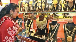 சென்னை, கோவை, மதுரையில் தங்கம் விலை திடீர் சரிவு.. ஒரு கிராம் விலை எவ்வளவு தெரியுமா..? 