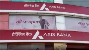  சாதித்த Axis வங்கி.. 2ஆம் காலாண்டு லாபம் 18% அதிகரித்து ரூ. 6,918 கோடியாக உயர்வு..!!